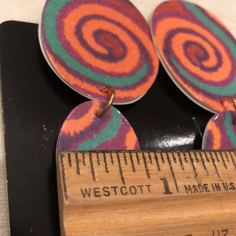 NWOT kitschy Mod 1960’s print clip earrings - Picture 12 of 12